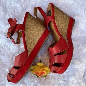 VINTAGE BC RED LEATHER WEDGES SIZE 8 PRE-OWNED
